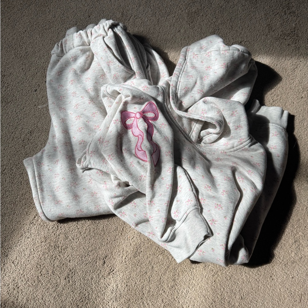 Cozy Gray Sweat Set with Pink Bow